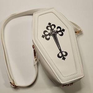 NWOT Unbranded Womens White Coffin Purse